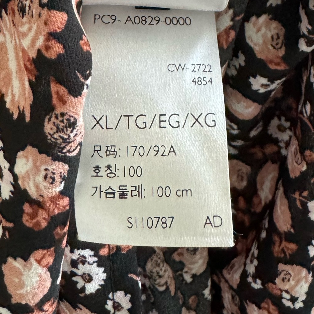 Levi's Farah Long Dress featuring a black ditsy floral print - Picture 12 of 13